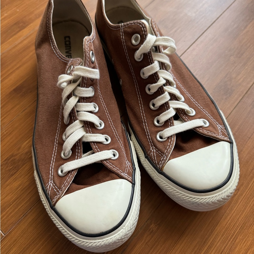 Converse All Stars brown low top sneakers